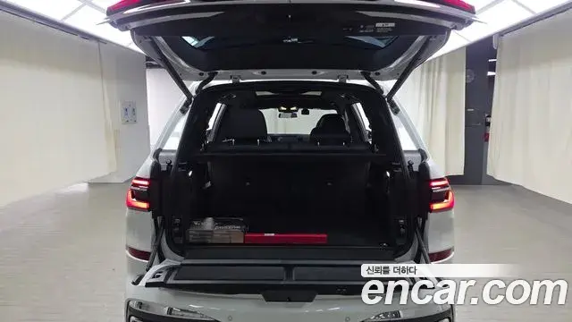 BMW X7 2026 — Şəkil 28/35