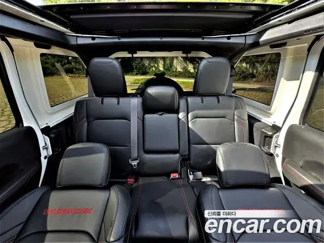 Jeep Wrangler 2025 — ფოტო 6/20