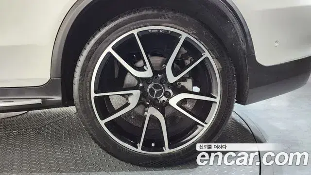 Mercedes-Benz GLC-Class 2018 — ფოტო 14/35