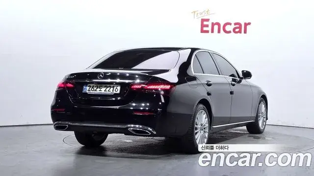 Mercedes-Benz E-Class 2020 — Photo 2/34