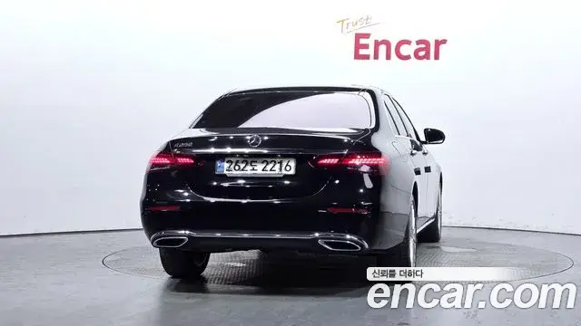Mercedes-Benz E-Class 2020 — Photo 21/34