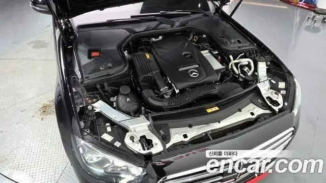 Mercedes-Benz E-Class 2020 — Photo 7/34