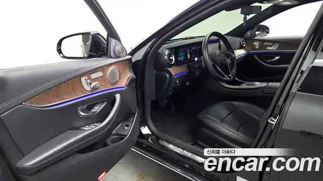 Mercedes-Benz E-Class 2020 — Photo 29/34