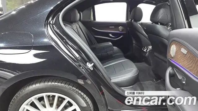 Mercedes-Benz E-Class 2020 — Photo 30/34