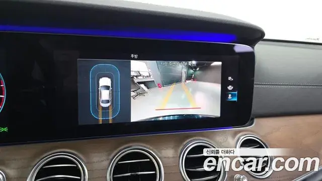 Mercedes-Benz E-Class 2020 — Photo 23/34