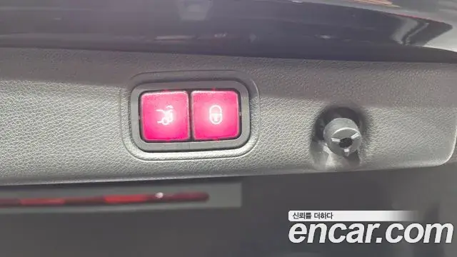 Mercedes-Benz E-Class 2020 — Photo 13/34