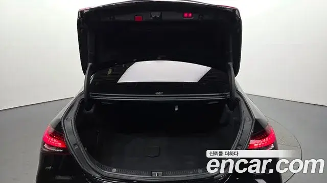 Mercedes-Benz E-Class 2020 — Photo 20/34