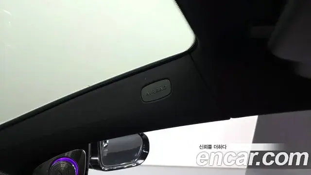 Mercedes-Benz E-Class 2020 — Photo 33/34