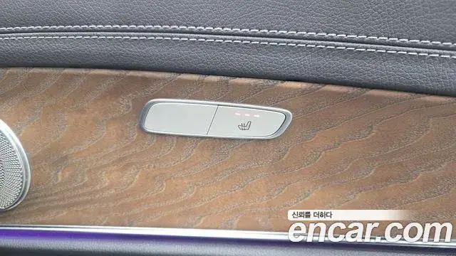 Mercedes-Benz E-Class 2020 — Photo 22/34