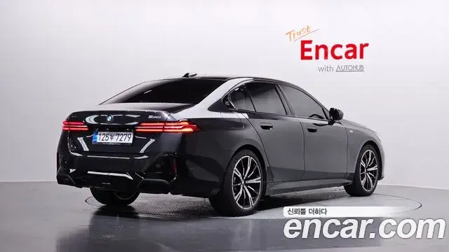 BMW 5 Series 2025 — ფოტო 27/34
