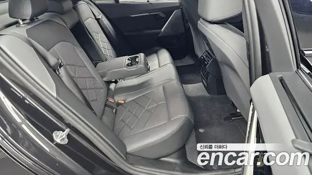 BMW 5 Series 2025 — ფოტო 23/34