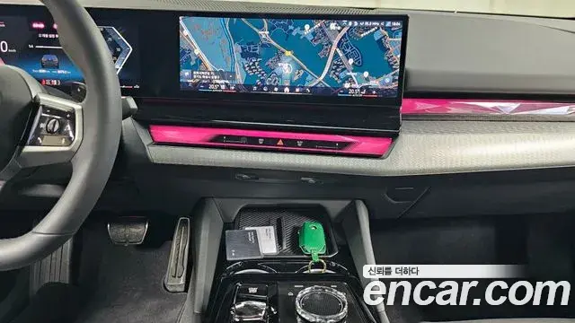 BMW 5 Series 2025 — ფოტო 24/34