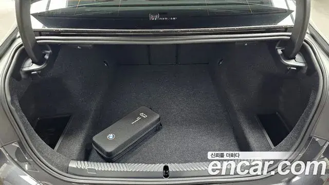 BMW 5 Series 2025 — ფოტო 32/34