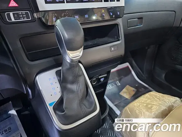Hyundai Staria 2024 — ფოტო 17/20