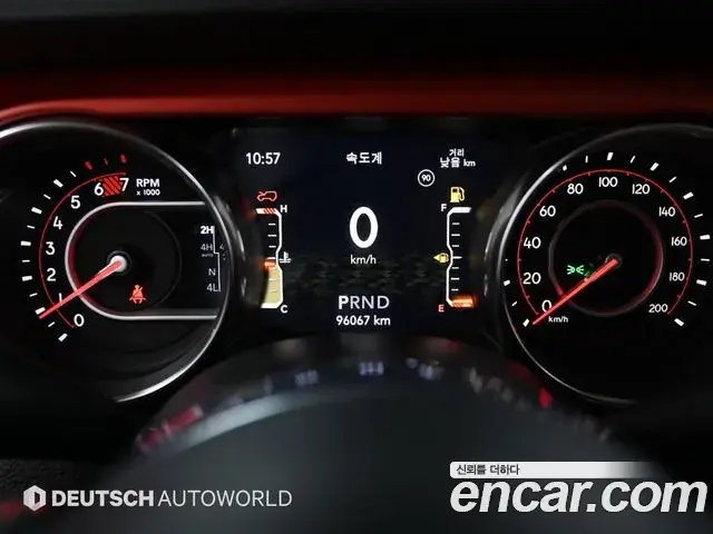Jeep Wrangler 2019 — ფოტო 17/20