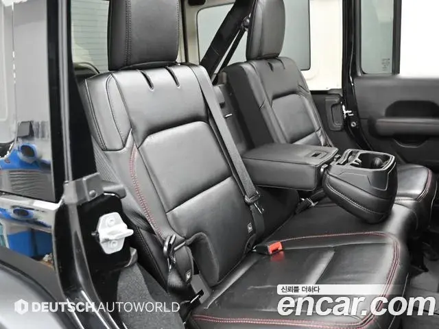Jeep Wrangler 2019 — ფოტო 15/20