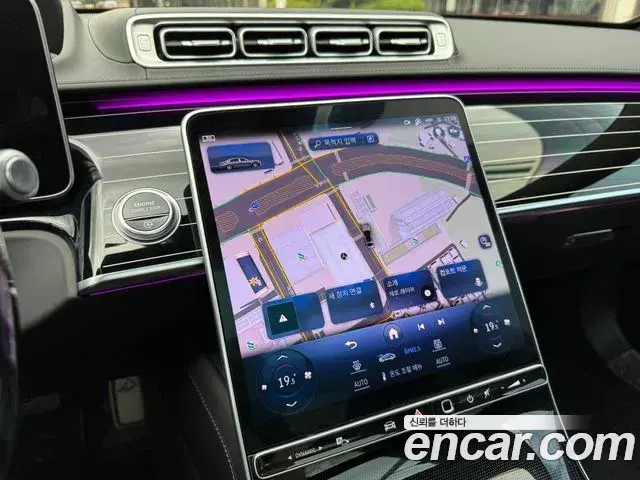 Mercedes-Benz S-Class 2023 — Photo 10/19