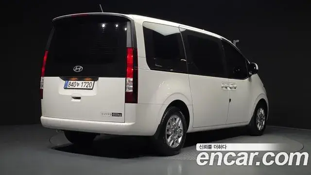 Hyundai Staria 2025 — Photo 2/20