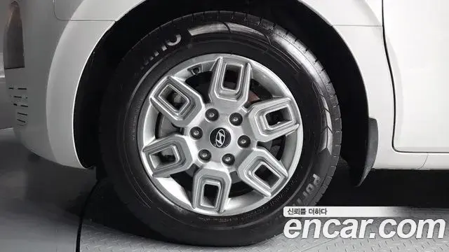 Hyundai Staria 2025 — Photo 5/20
