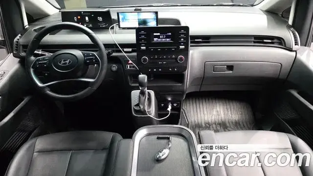 Hyundai Staria 2025 — Photo 7/20