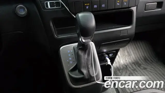 Hyundai Staria 2025 — Photo 9/20