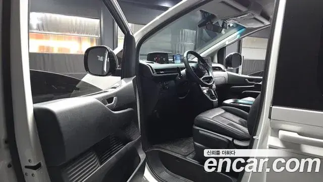 Hyundai Staria 2025 — Photo 10/20