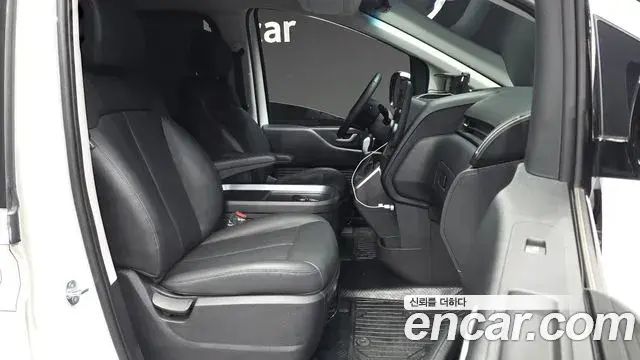 Hyundai Staria 2025 — Photo 11/20