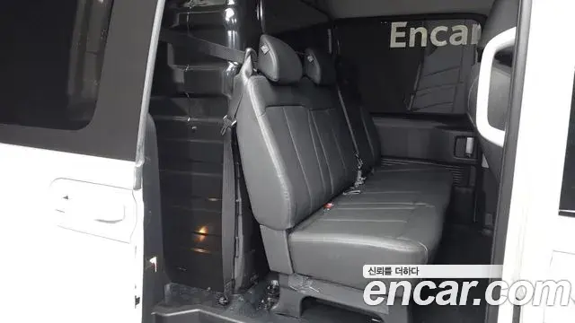 Hyundai Staria 2025 — Photo 12/20
