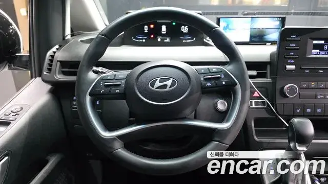 Hyundai Staria 2025 — Photo 13/20