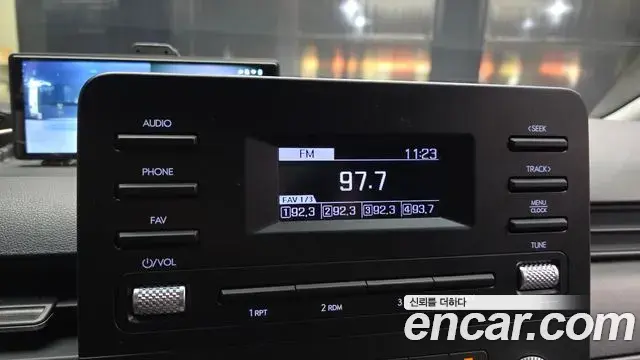Hyundai Staria 2025 — Photo 16/20