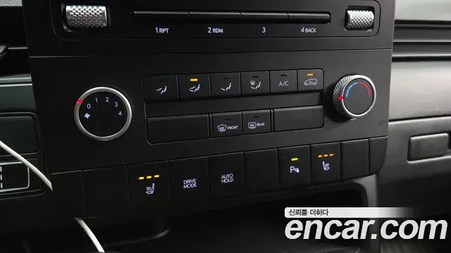 Hyundai Staria 2025 — Photo 17/20