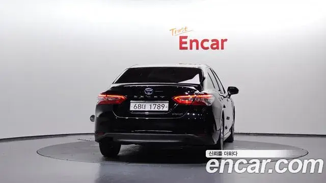 Toyota Camry 2019 — Photo 7/31