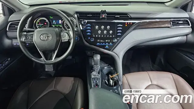 Toyota Camry 2019 — Photo 15/31