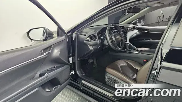 Toyota Camry 2019 — Photo 17/31