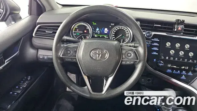 Toyota Camry 2019 — Photo 16/31