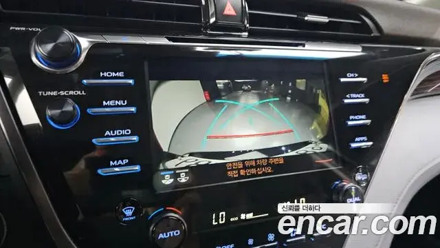 Toyota Camry 2019 — Photo 10/31