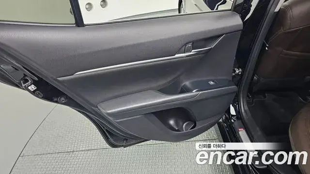 Toyota Camry 2019 — Photo 30/31