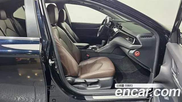 Toyota Camry 2019 — Photo 18/31