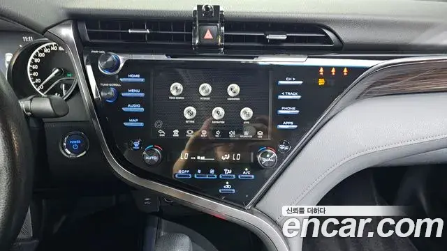 Toyota Camry 2019 — Photo 25/31