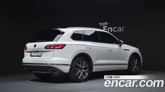 Volkswagen Touareg 2023 — ფოტო 9/40