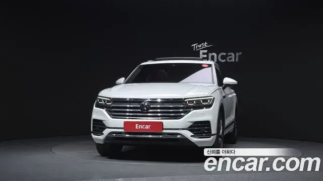 Volkswagen Touareg 2023 — ფოტო 6/40