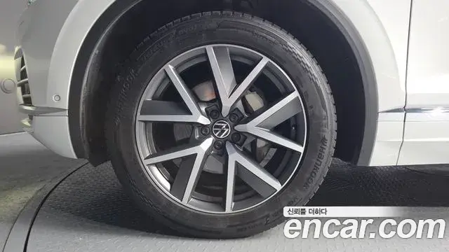 Volkswagen Touareg 2023 — ფოტო 21/40