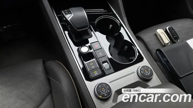 Volkswagen Touareg 2023 — ფოტო 24/40