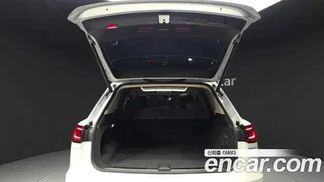 Volkswagen Touareg 2023 — ფოტო 31/40