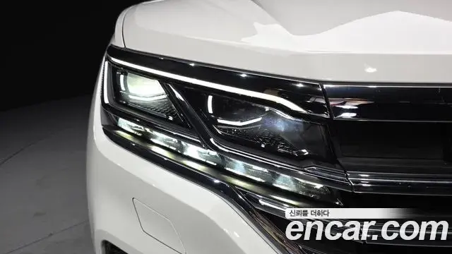 Volkswagen Touareg 2023 — ფოტო 32/40