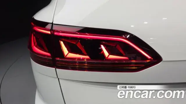 Volkswagen Touareg 2023 — ფოტო 38/40