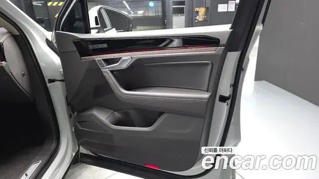 Volkswagen Touareg 2023 — ფოტო 27/40