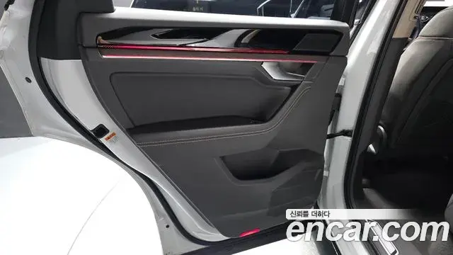 Volkswagen Touareg 2023 — ფოტო 34/40