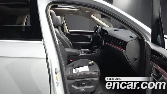 Volkswagen Touareg 2023 — ფოტო 28/40