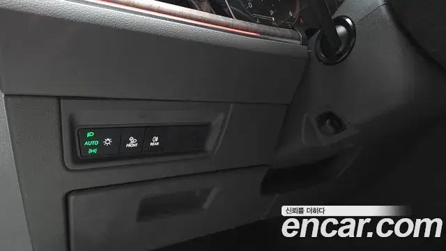 Volkswagen Touareg 2023 — ფოტო 18/40